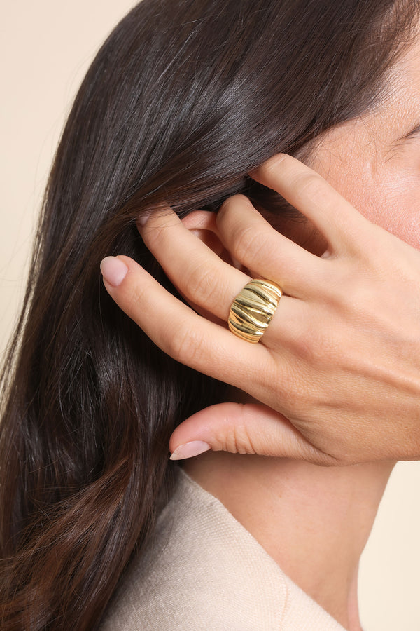 Sadwick Grooved Ring